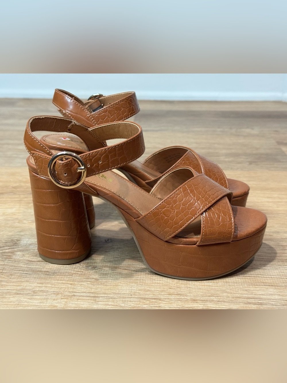 NEW Nina Daybreak Platform Sandal - Brown Croc-Embossed Size 7